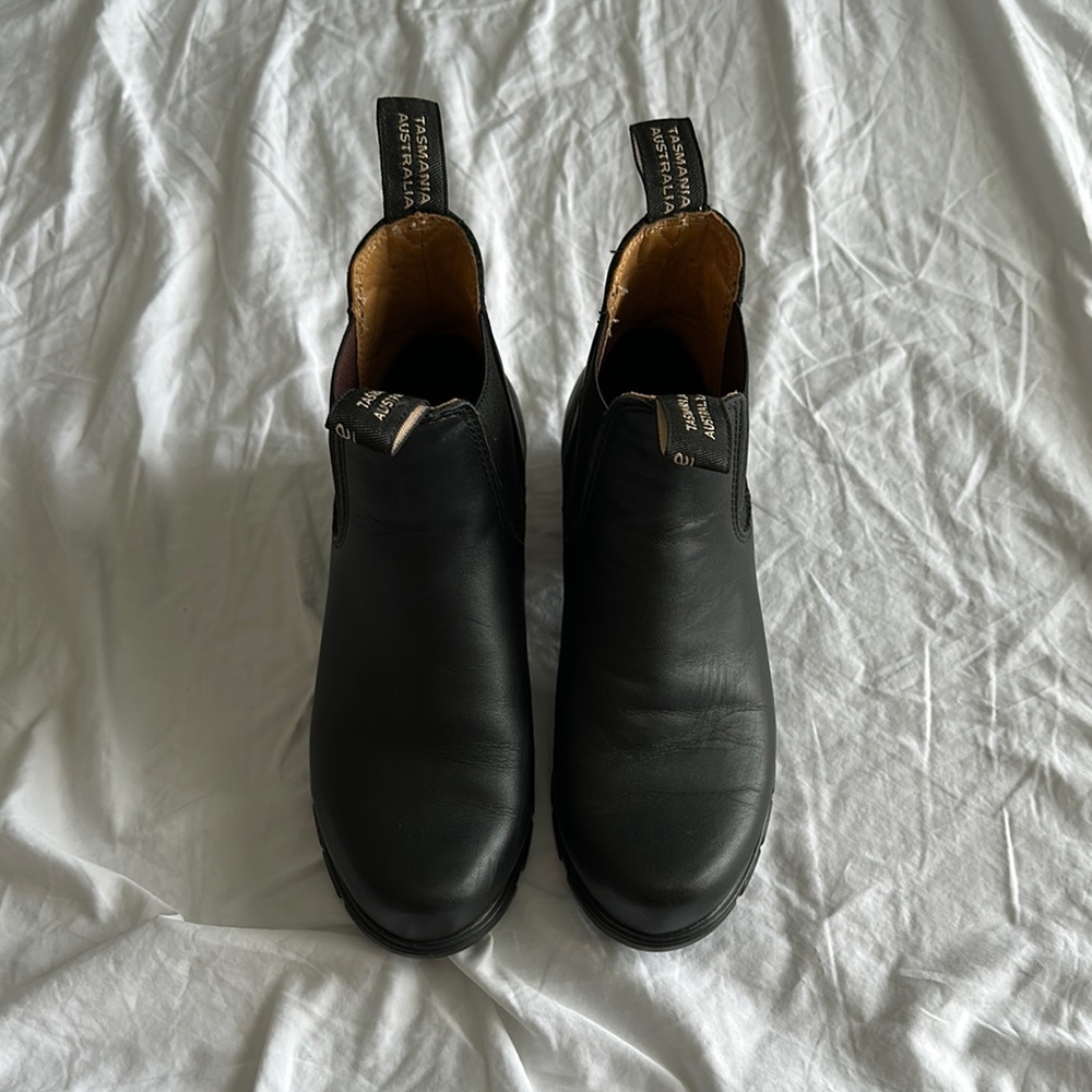 Blundstone Women’s Heeled Black Leather Ankle Boots